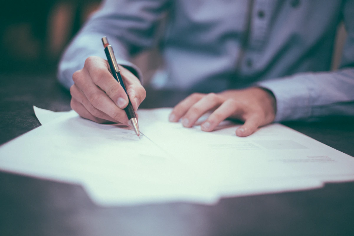Signing refinancing agreement